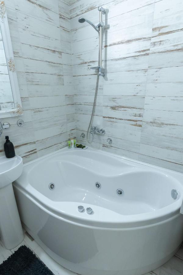 Heart Of Zemun Apartment เบลเกรด ภายนอก รูปภาพ